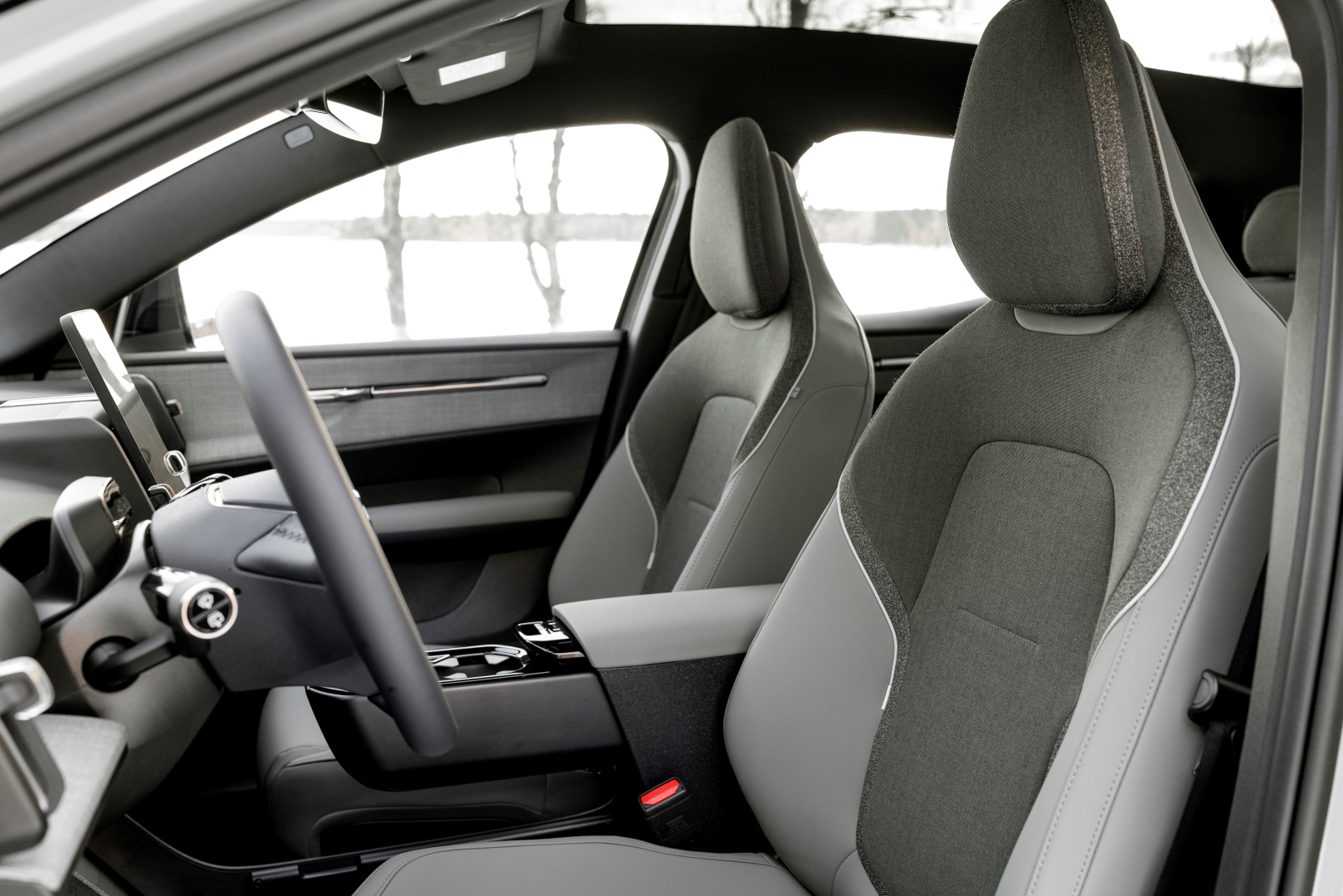 SMALL_339606_Volvo_EX30_Cross_Country_interior
